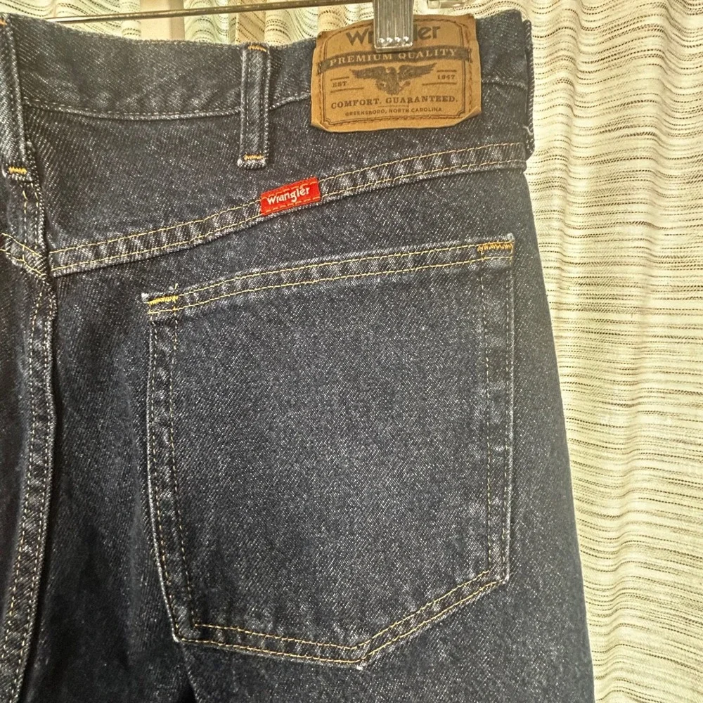 Wrangler Jeans Dark Blue Mens 38x32 Premium Quality Straight Leg Denim EUC